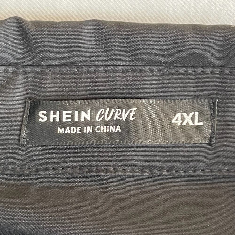 SHEIN Curve Women's Black Lantern Sleeve Button Down Shirt Size 4XL - Picture 3 of 4